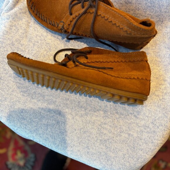 MINNETONKA LACE UP BOOTS - Picture 6 of 7